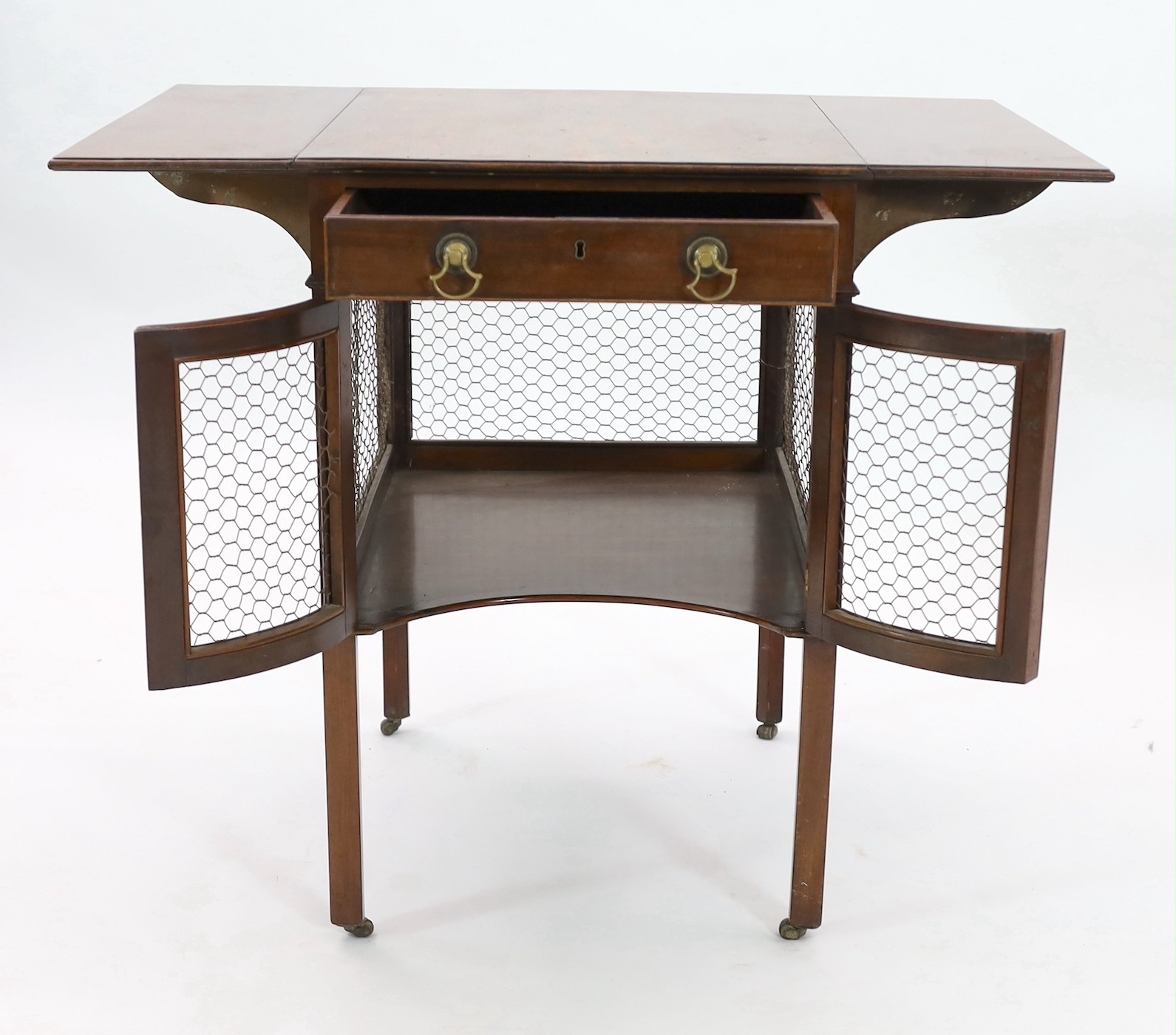 A George III mahogany Pembroke breakfast table, W.49cm D.59cm H.72cm